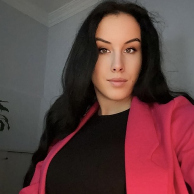 Viktoria J.