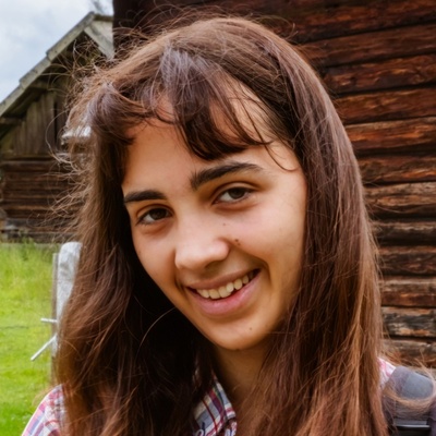 Mia S.