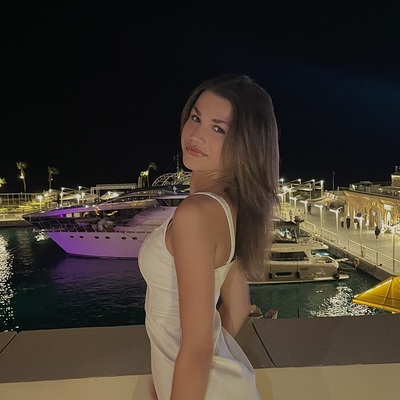 Elena R.
